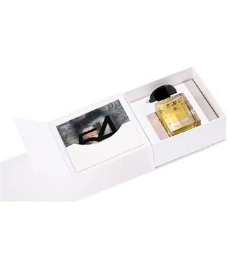 Jusbox_Perfumes_FIFTY_FOUR_cofanetto_aperto_web_1024x1024